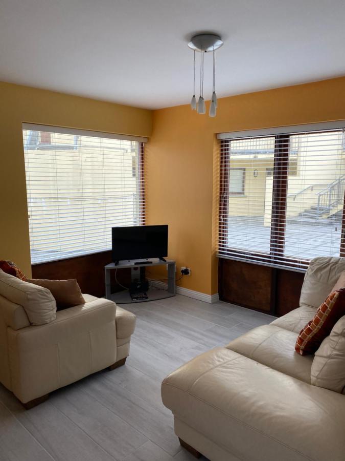 Village Centre Apartment Лехинч Экстерьер фото